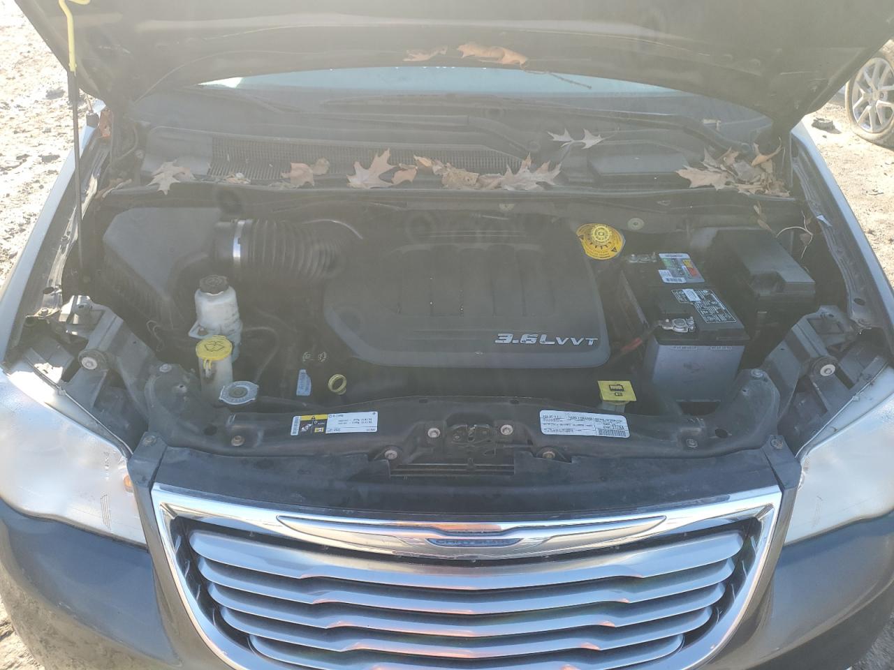 2015 Chrysler Town & Country - Image 12