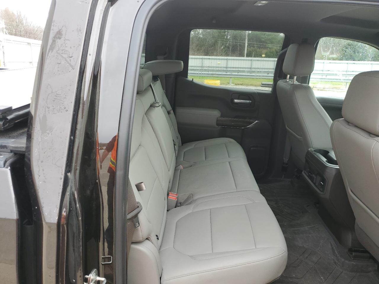 2019 Chevrolet Silverado - Image 10