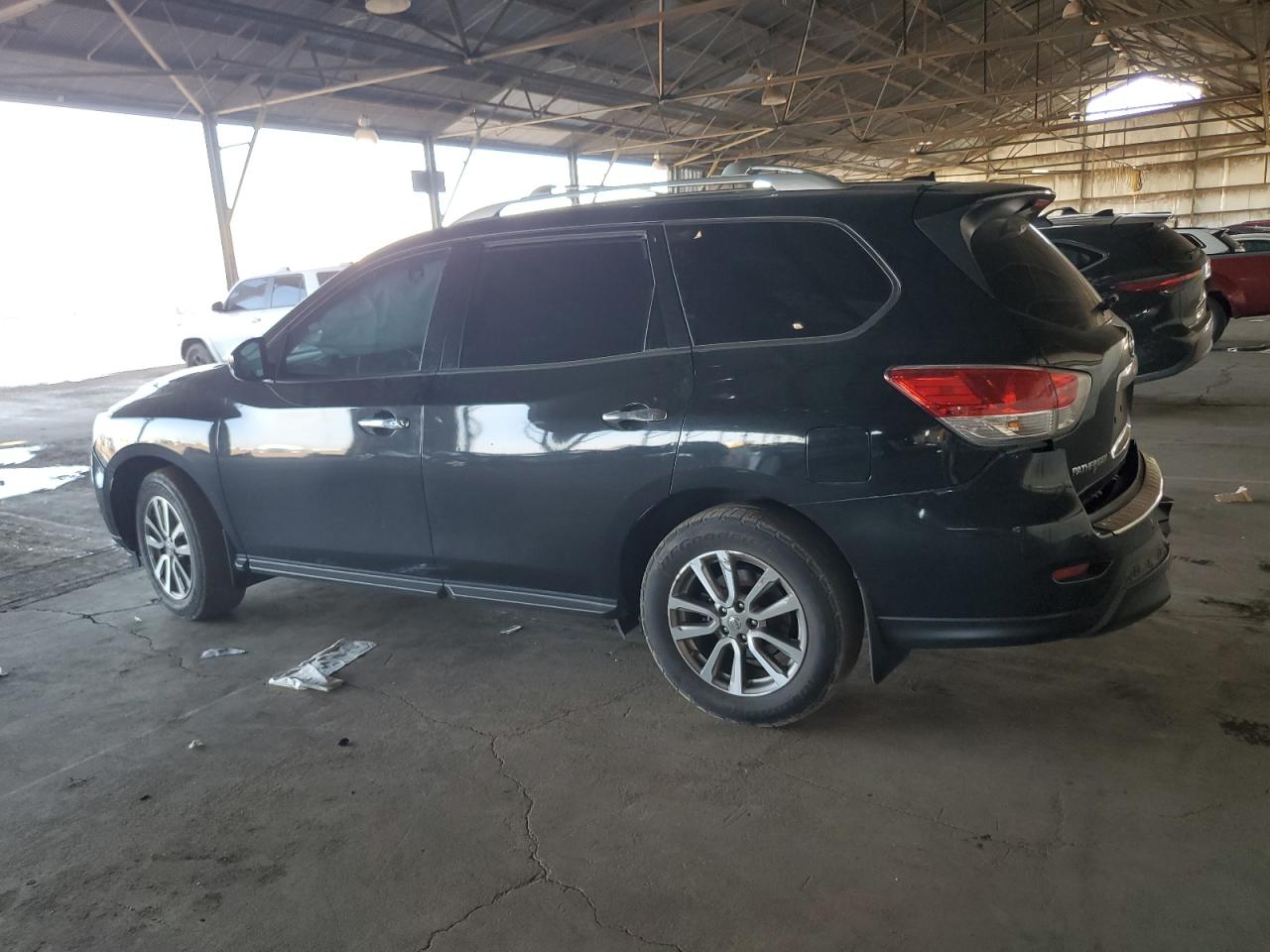 2015 Nissan Pathfinder - Image 2