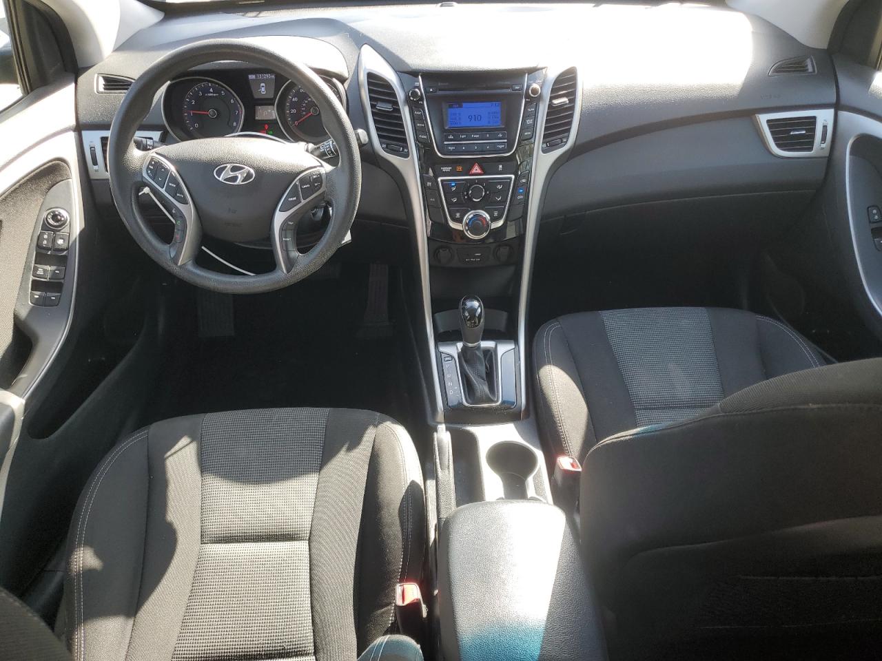 2017 Hyundai Elantra - Image 8