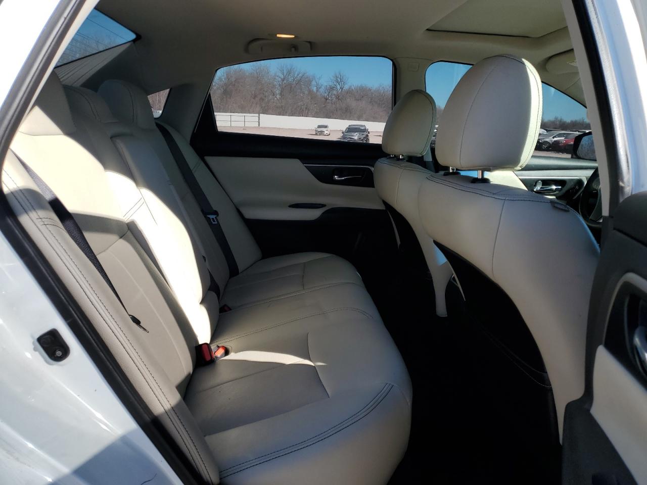 2015 Nissan Altima - Image 10