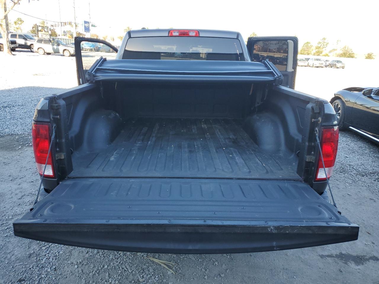 2016 RAM 1500 - Image 6