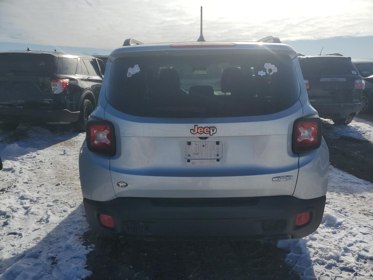 2015 Jeep Renegade - Image 6