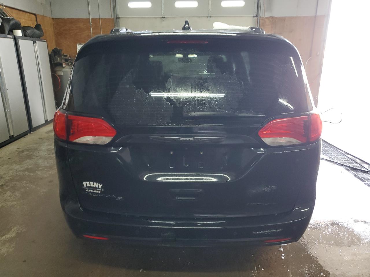 2018 Chrysler Pacifica - Image 6