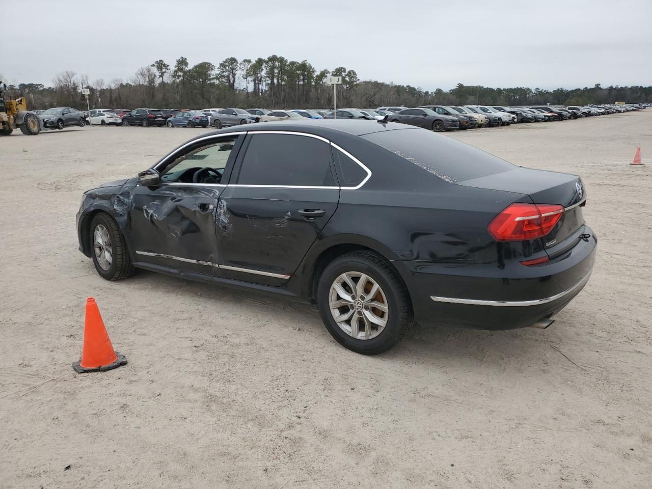 2016 Volkswagen Passat - Image 2