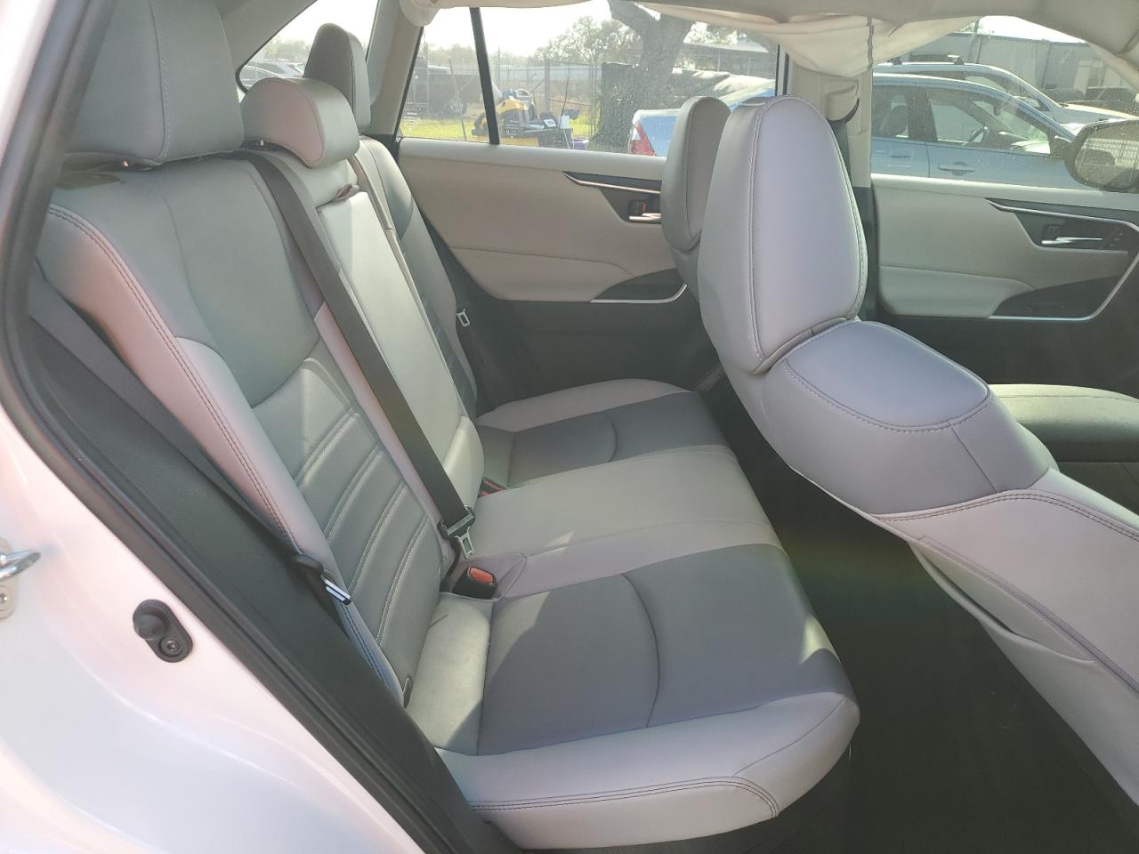 2022 Toyota RAV 4 - Image 12