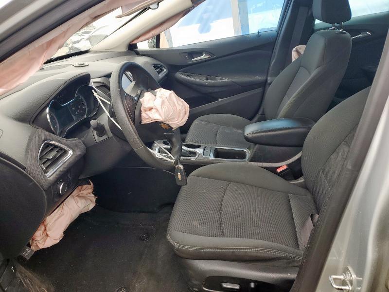 Sedans CHEVROLET CRUZE 2017 Srebrny