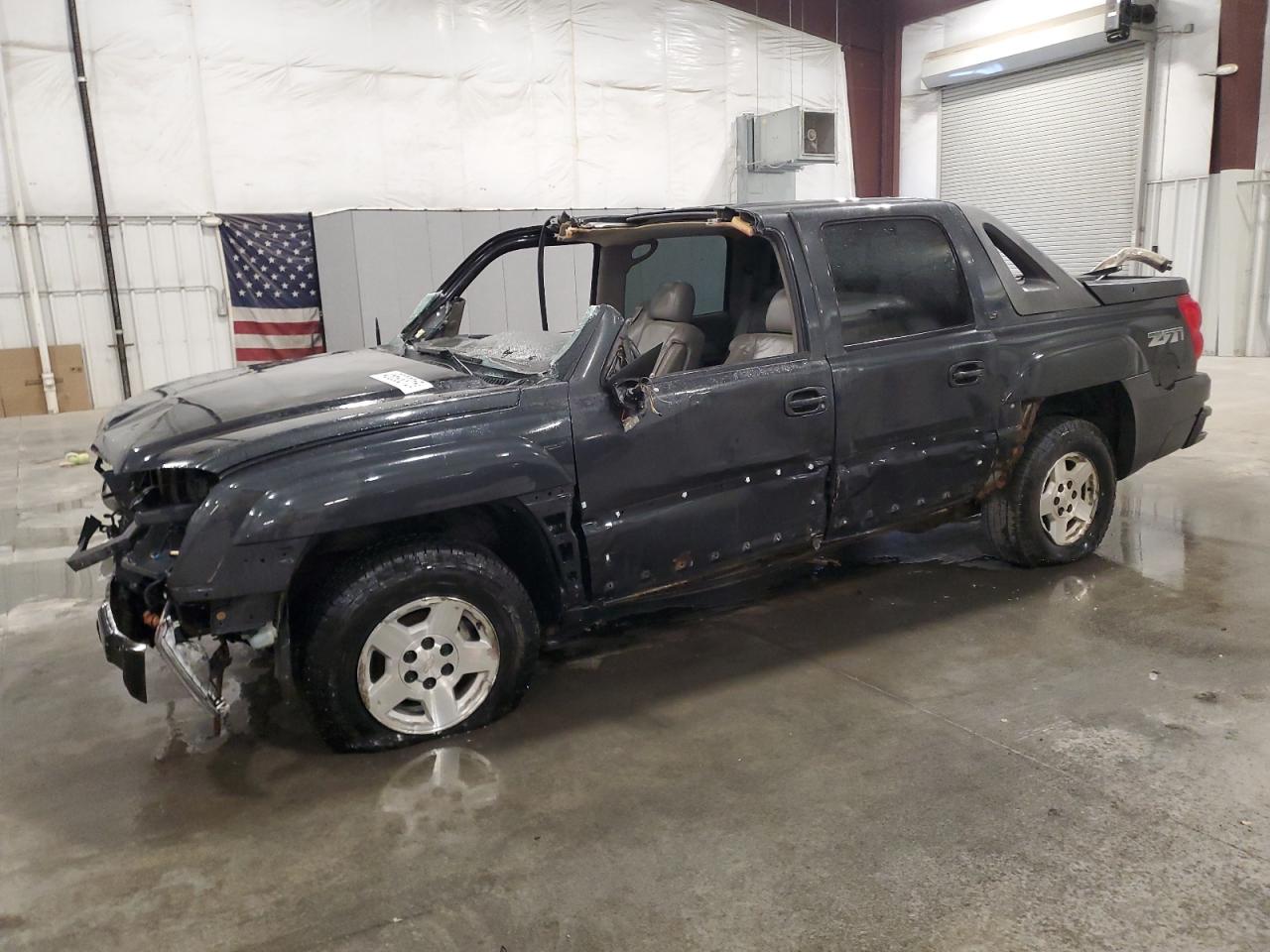 2005 Chevrolet Avalanche - Image 1