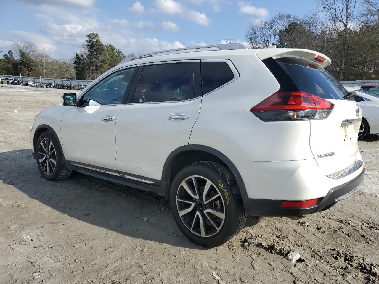 2018 Nissan Rogue - Image 2