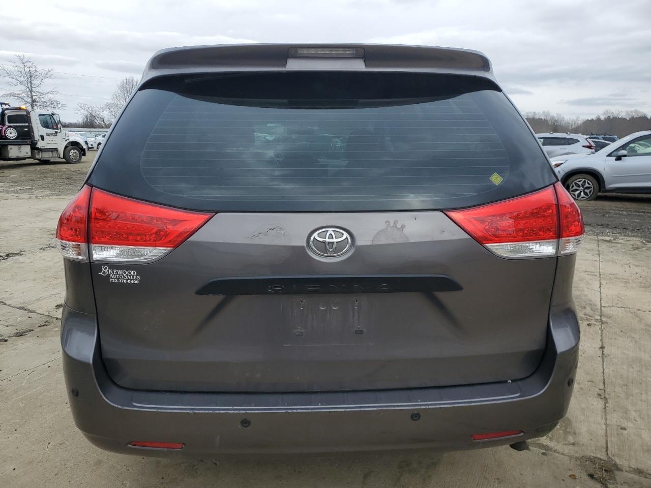 2014 Toyota Sienna - Image 6