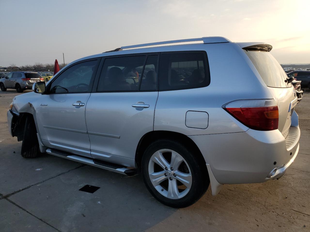 2010 Toyota Highlander - Image 2
