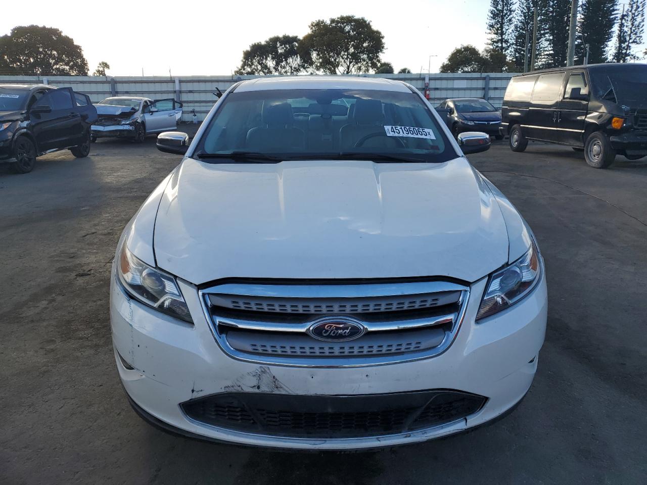2010 Ford Taurus - Image 5