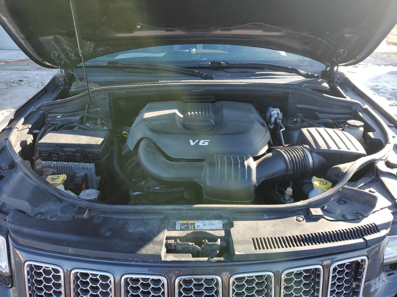 2015 Jeep Grand Cherokee - Image 12