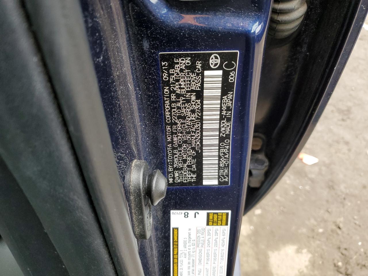 2013 Toyota Prius - Image 12