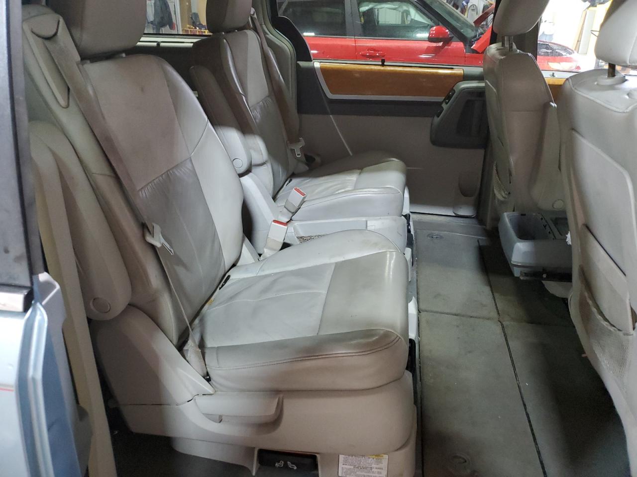 2008 Chrysler Town & Country - Image 11
