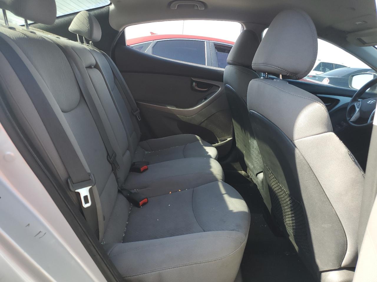 2011 Hyundai Elantra - Image 10