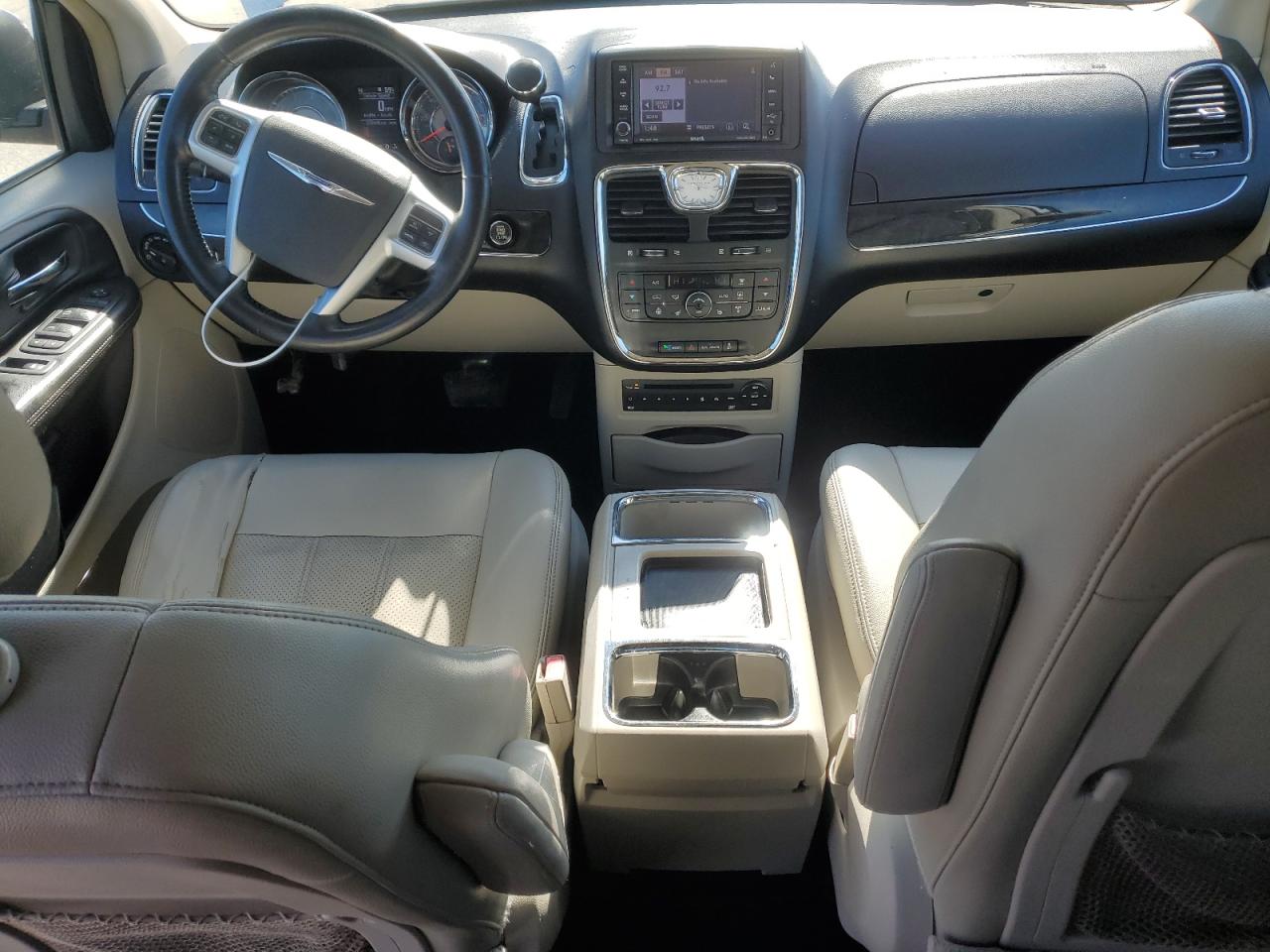 2012 Chrysler Town & Country - Image 8
