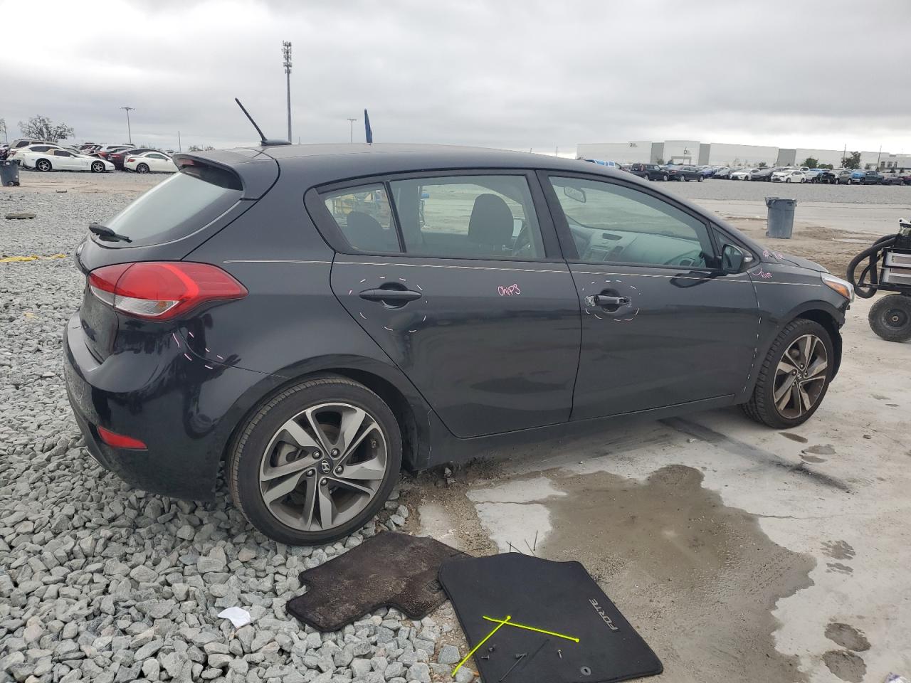 2017 Kia Forte - Image 3