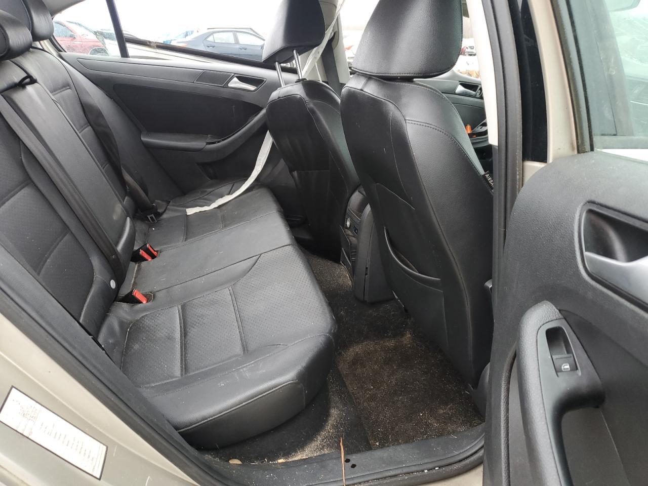 2014 Volkswagen Jetta - Image 10
