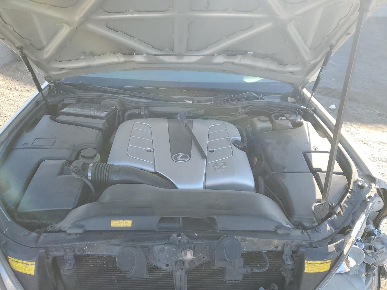 2001 Lexus LS - Image 11