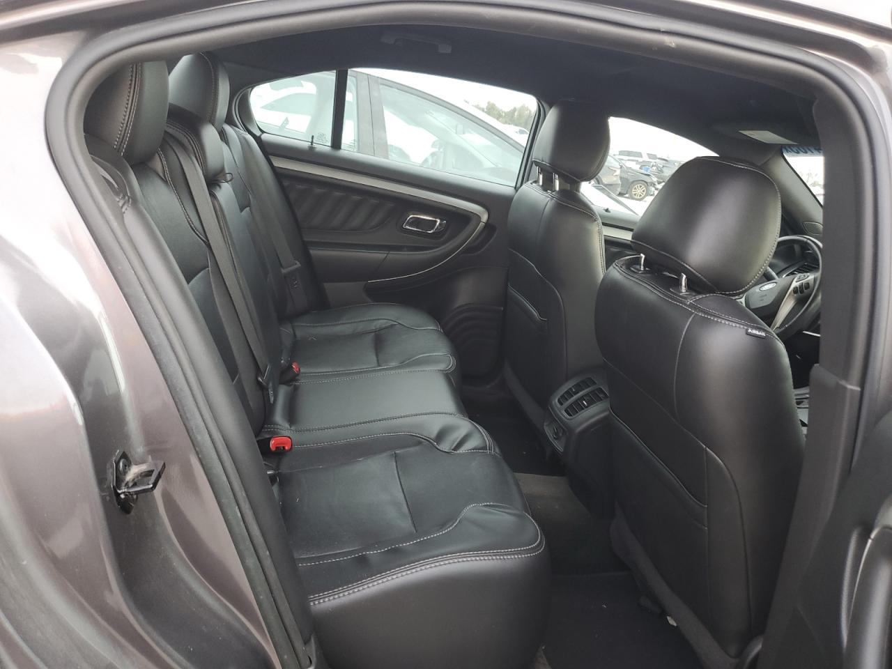 2014 Ford Taurus - Image 10