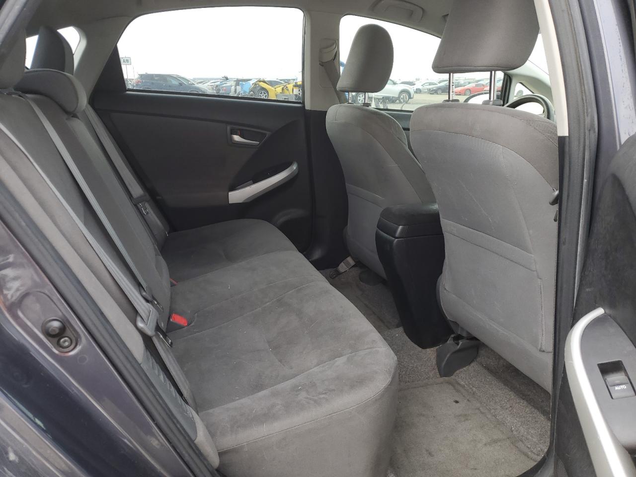 2013 Toyota Prius - Image 10