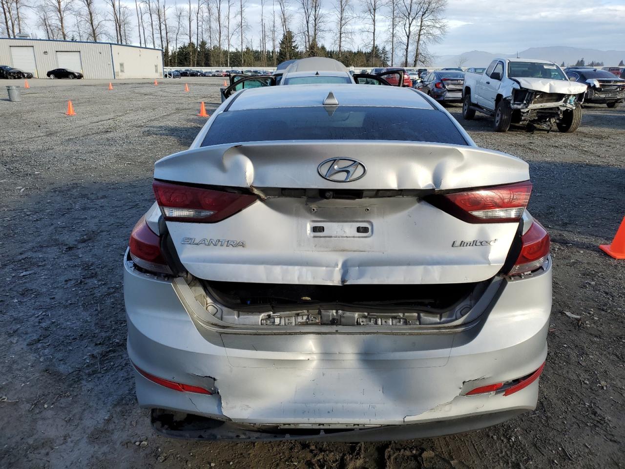 2017 Hyundai Elantra - Image 6