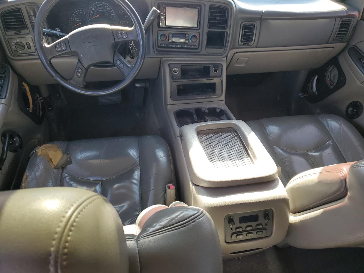 2005 Chevrolet Suburban - Image 8