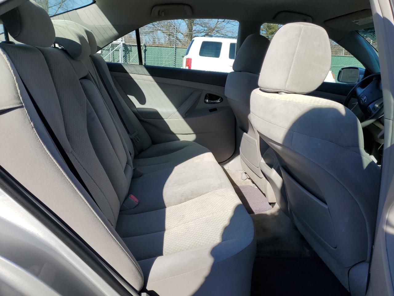 2009 Toyota Camry - Image 10