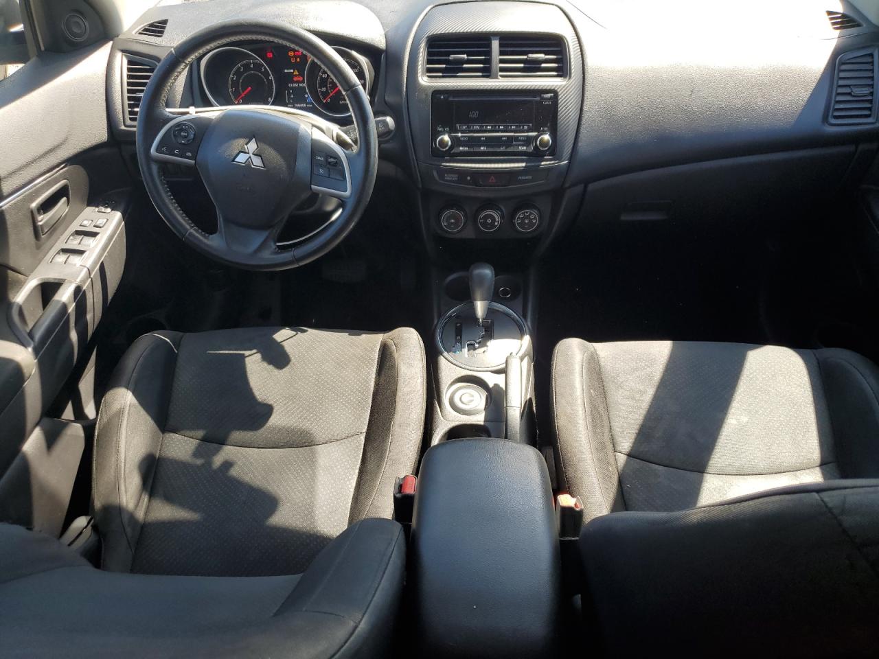2015 Mitsubishi Outlander - Image 8
