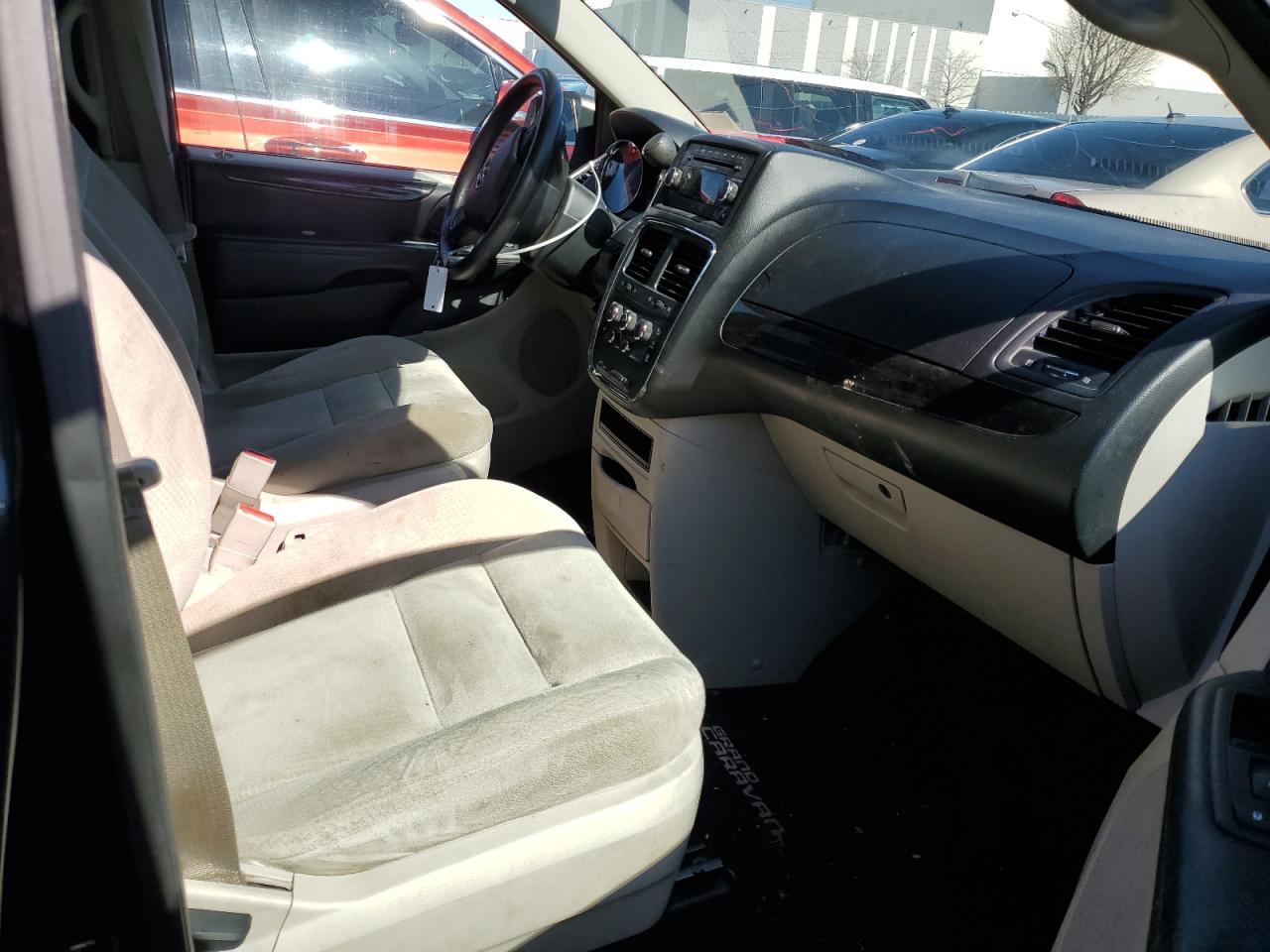 2014 Dodge Caravan - Image 7