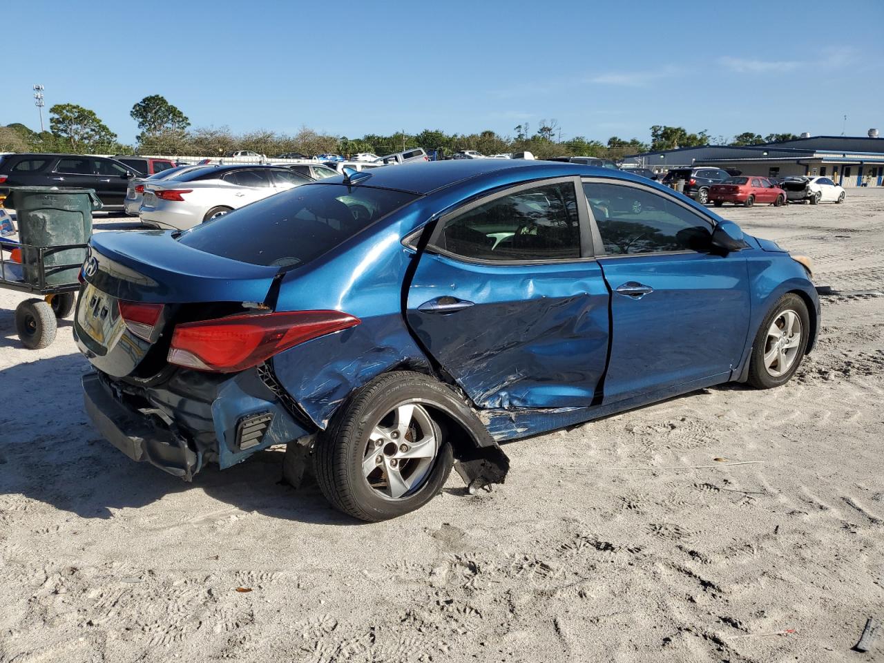 2015 Hyundai Elantra - Image 3