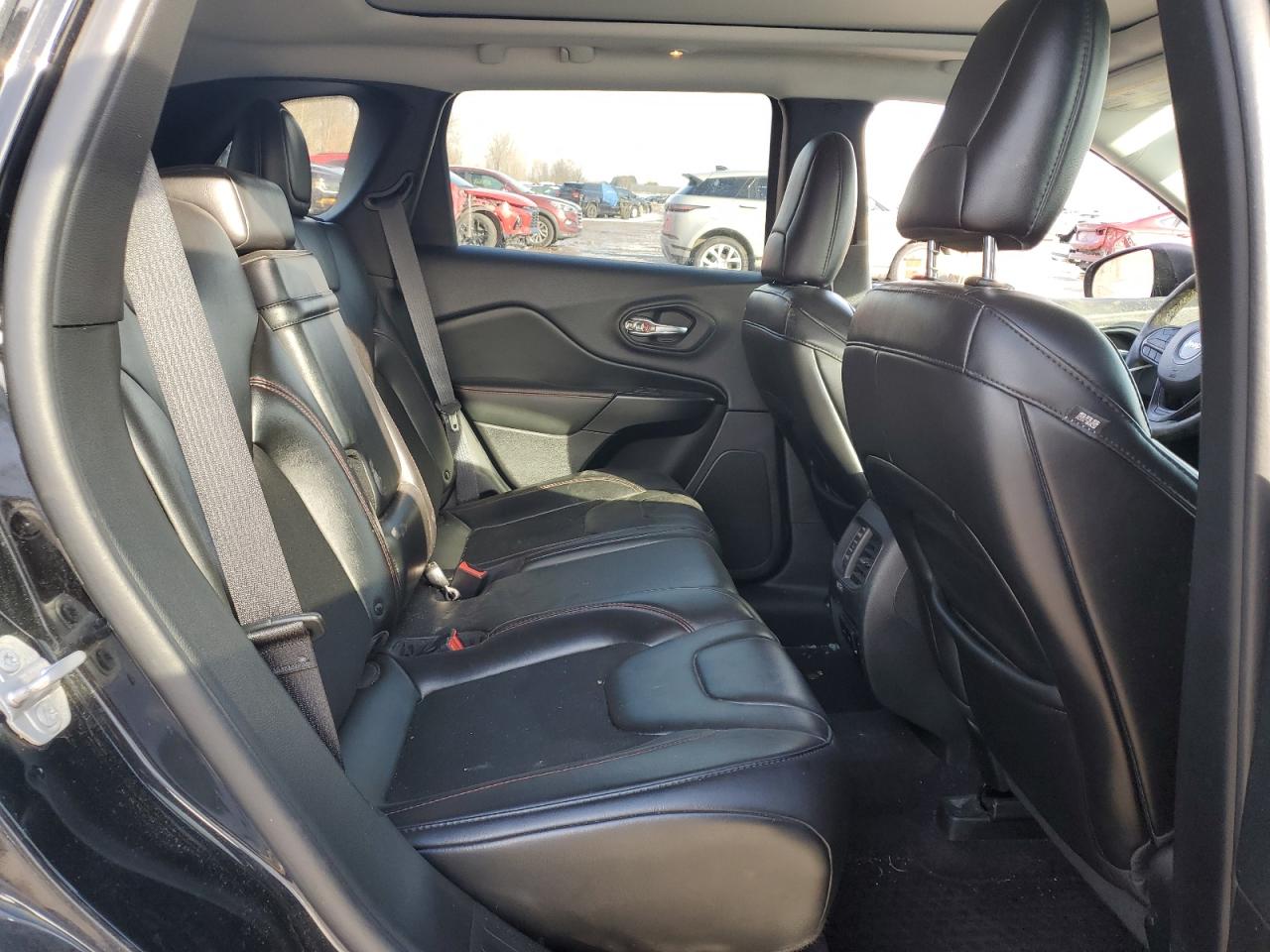 2019 Jeep Cherokee - Image 11