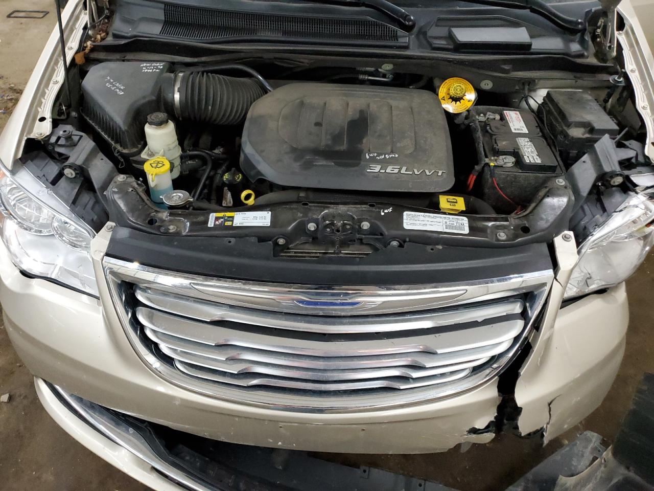 2015 Chrysler Town & Country - Image 13