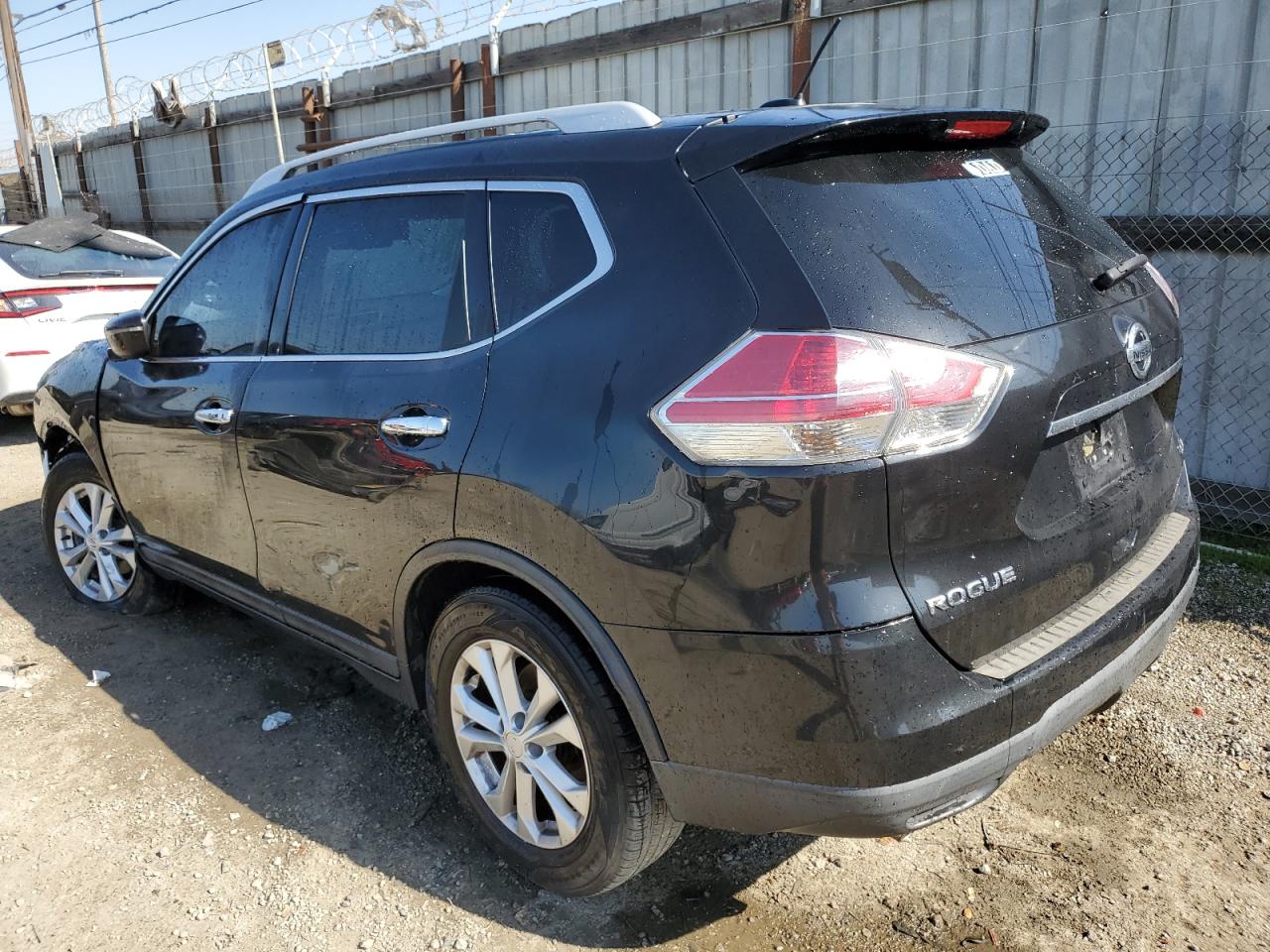 2016 Nissan Rogue - Image 2