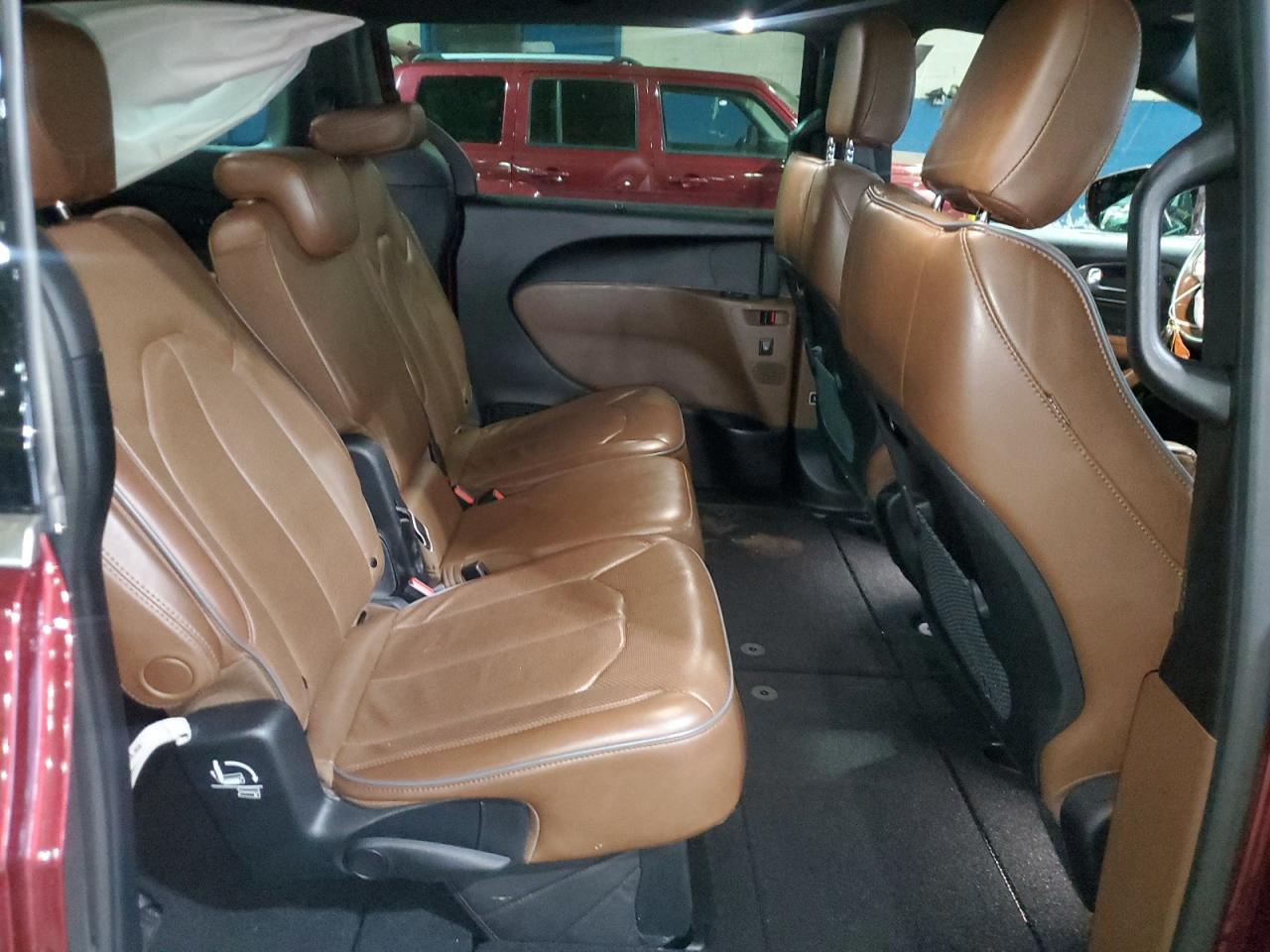 2020 Chrysler Pacifica - Image 11