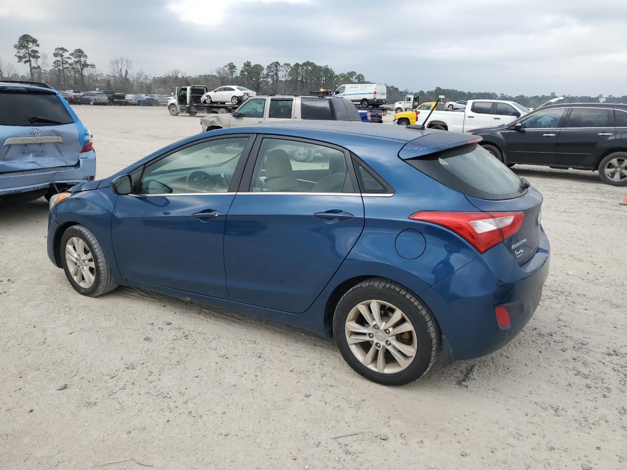 2014 Hyundai Elantra - Image 2