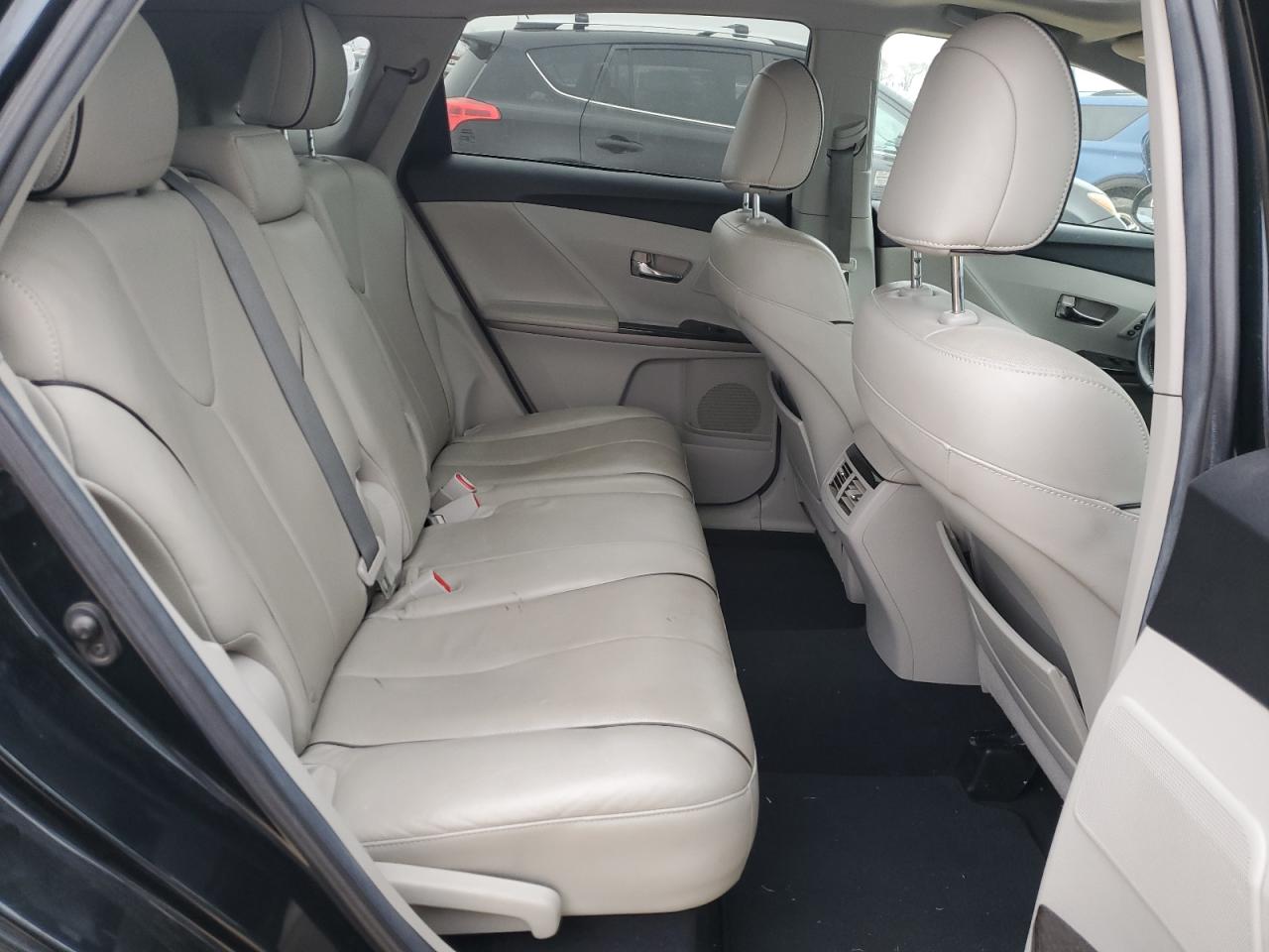 2015 Toyota Venza - Image 10