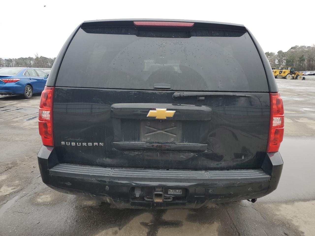 2014 Chevrolet Suburban - Image 6