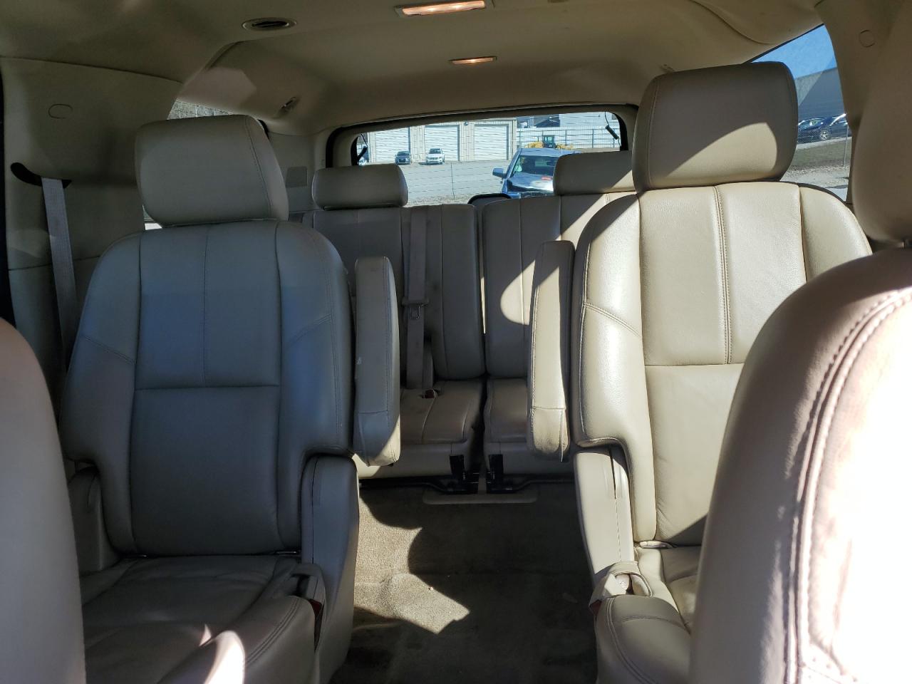 2011 GMC Yukon - Image 10