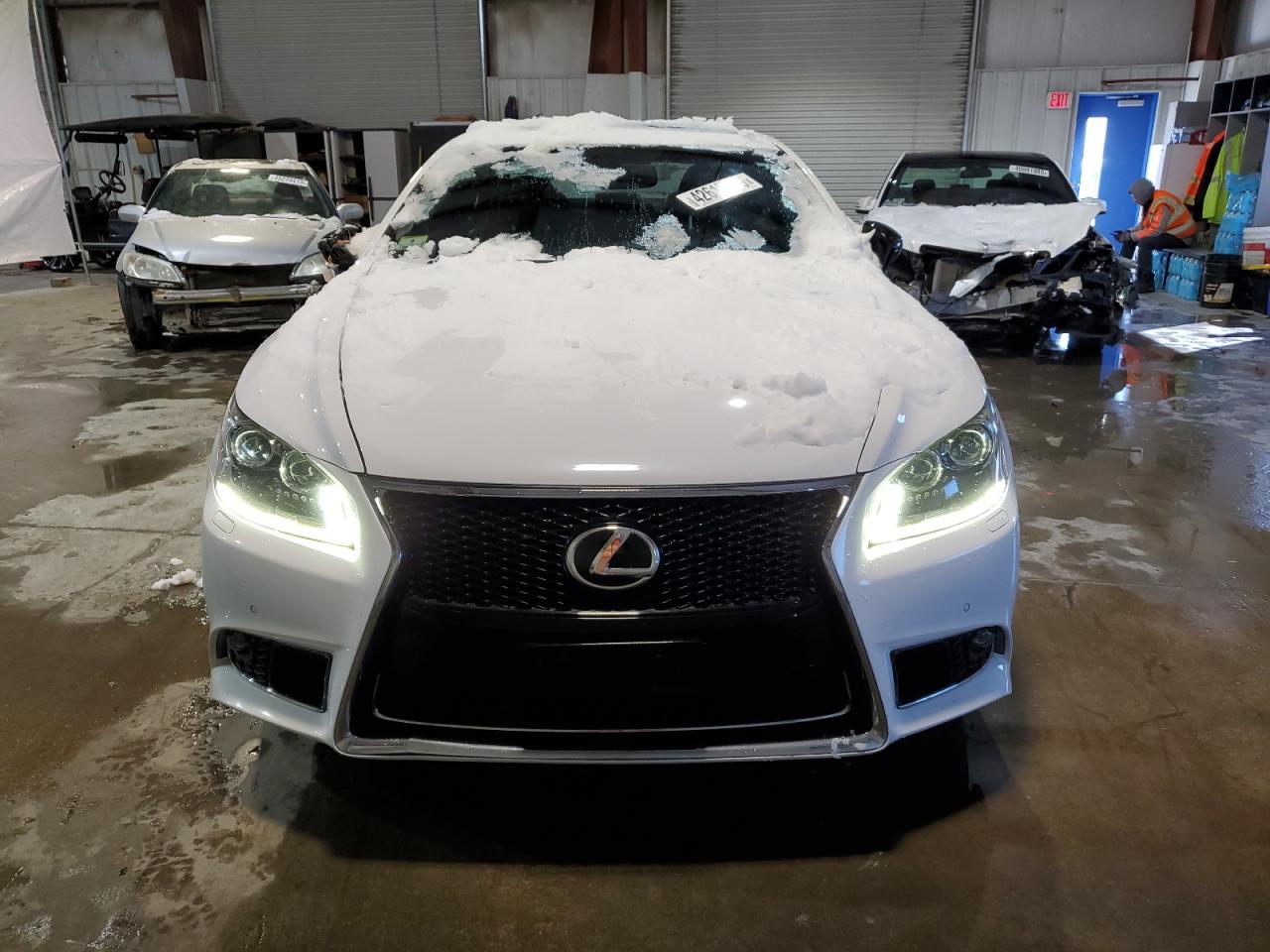 2015 Lexus LS - Image 5