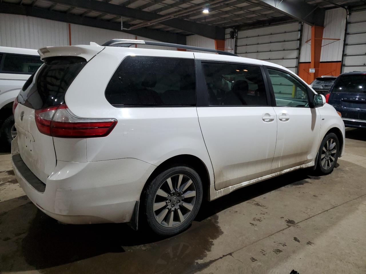 2019 Toyota Sienna - Image 3