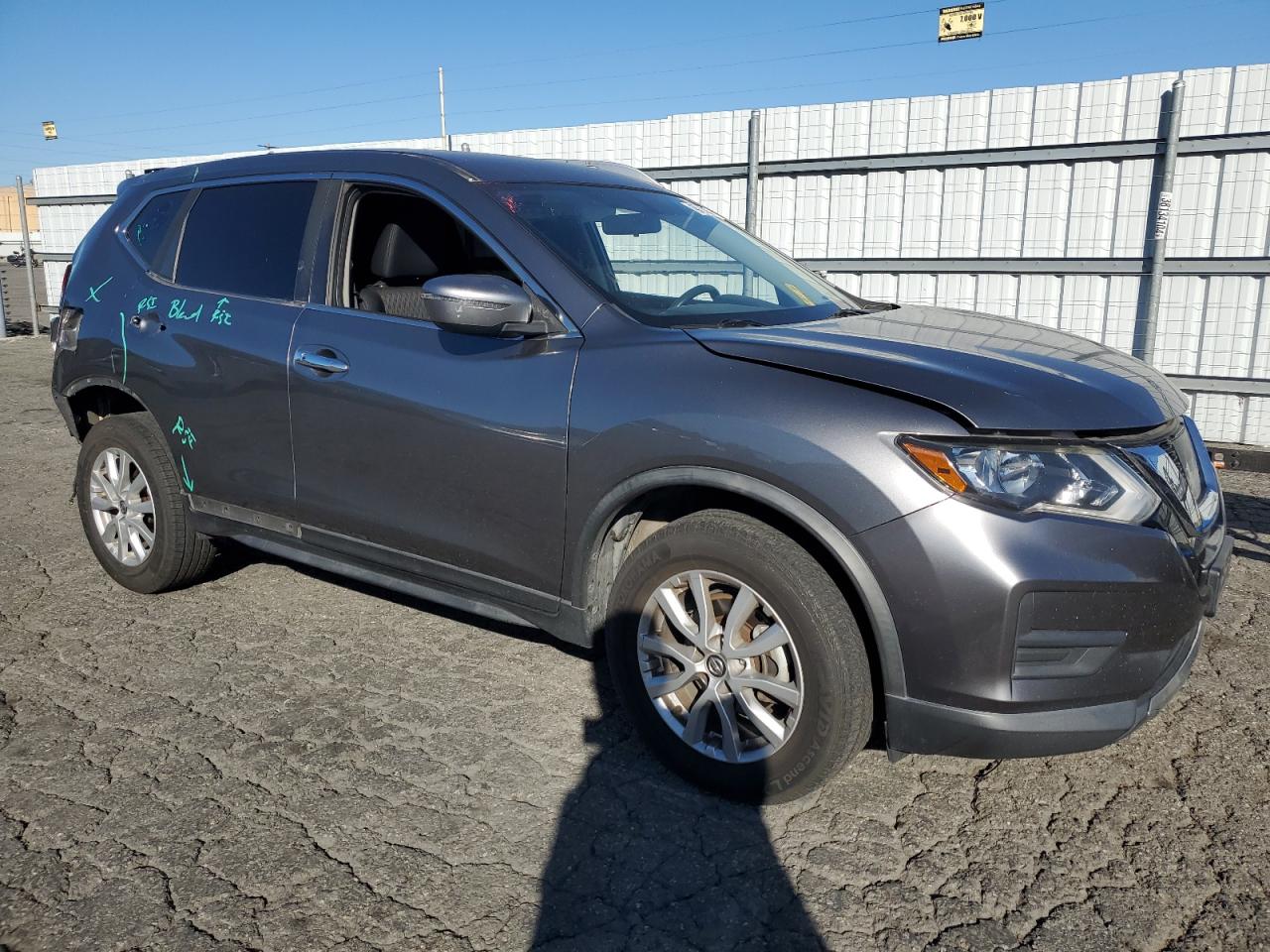 2017 Nissan Rogue - Image 4