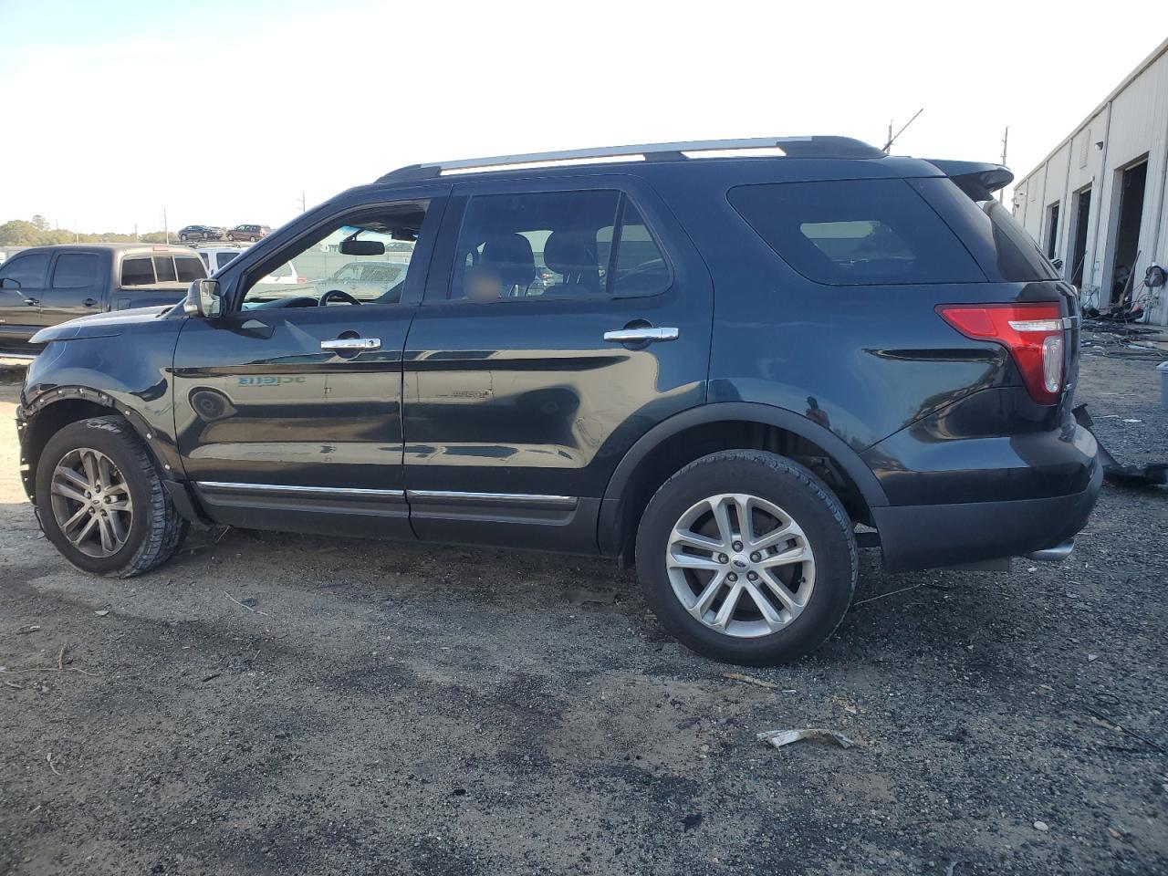 2014 Ford Explorer - Image 2