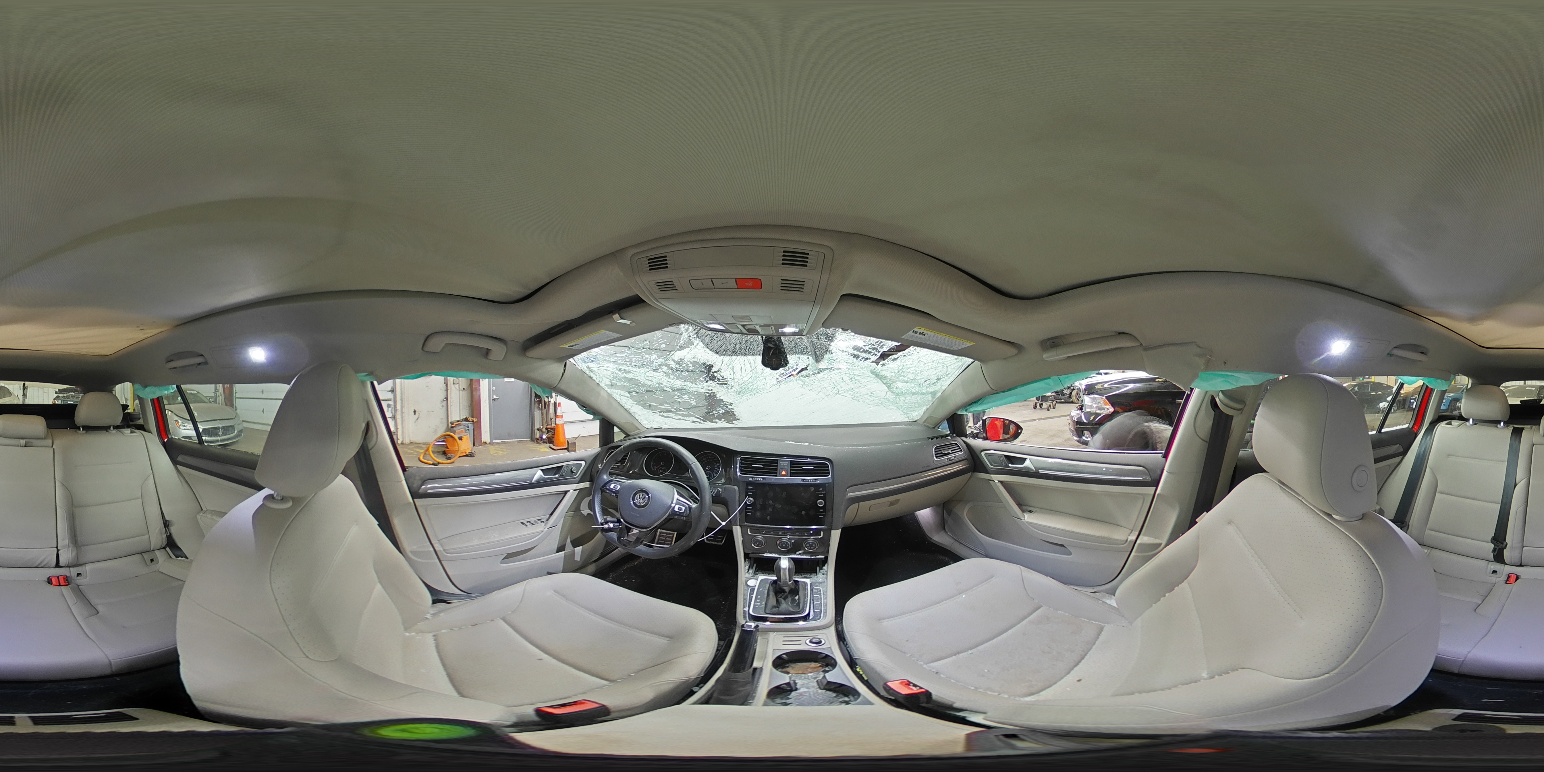 2019 Volkswagen Golf - Image 12