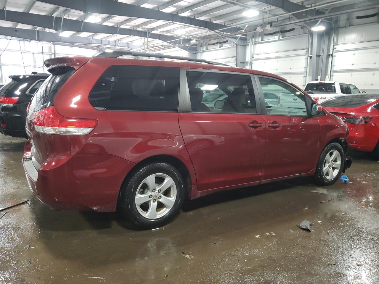 2012 Toyota Sienna - Image 3