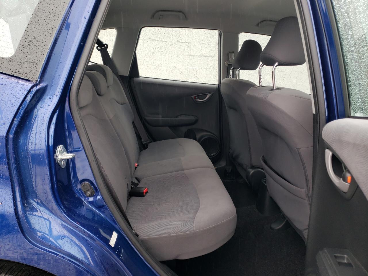 2010 Honda Fit - Image 11