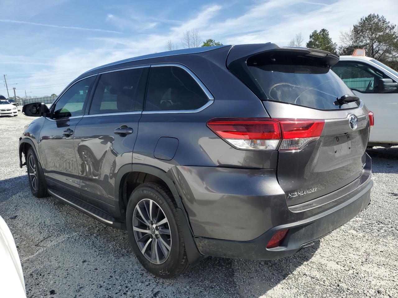 2018 Toyota Highlander - Image 2