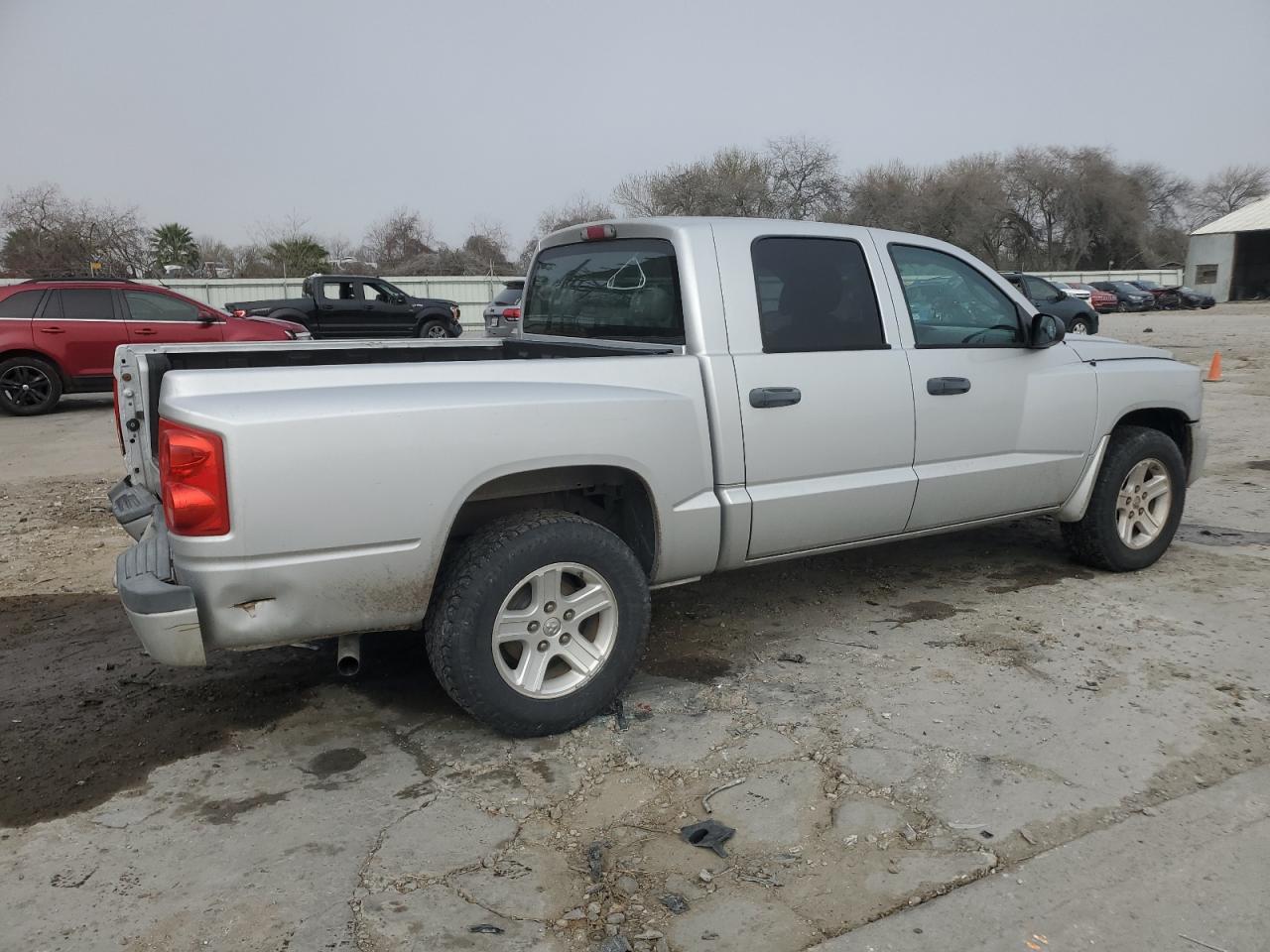 2011 Dodge Dakota - Image 3
