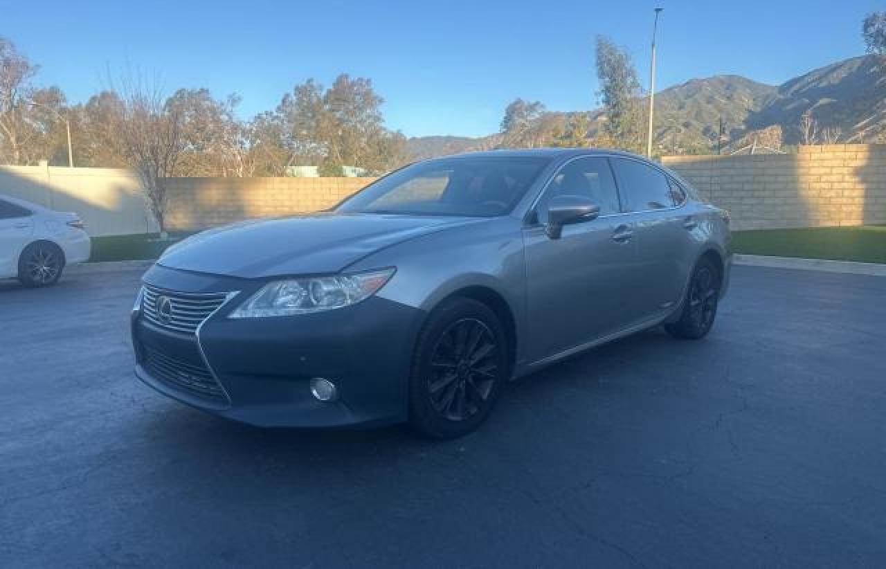 2015 Lexus ES - Image 2